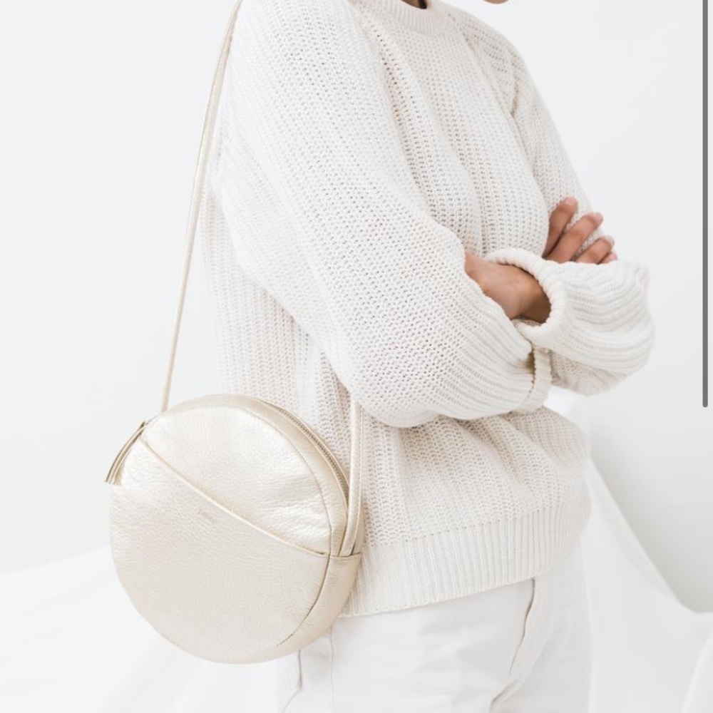 Baggu - soft circle purse - color: platinum